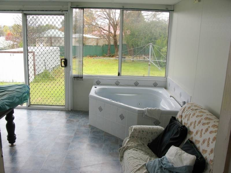 4 McLean Avenue, Armidale NSW 2350