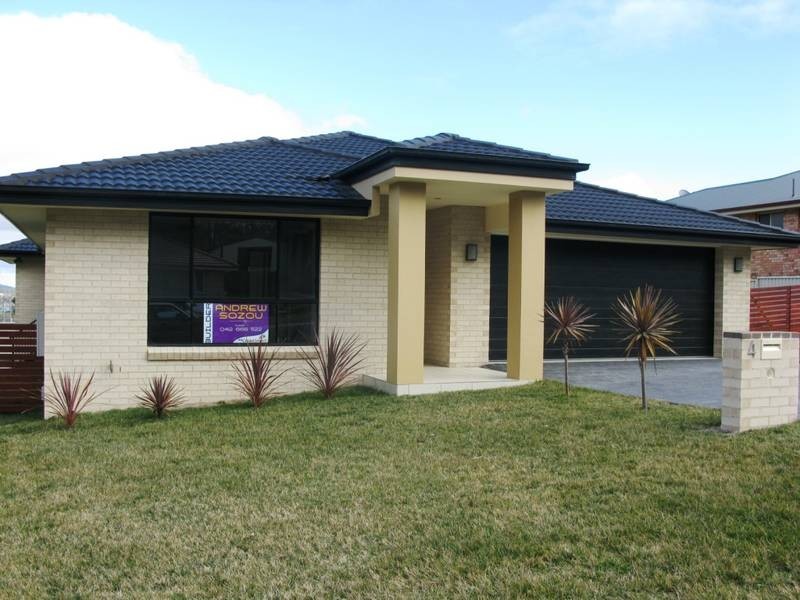 4 McCarthy Crescent, Armidale NSW 2350