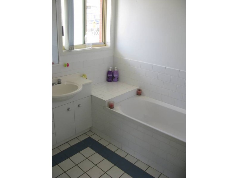 2/40 Ashtree Drive, Armidale NSW 2350