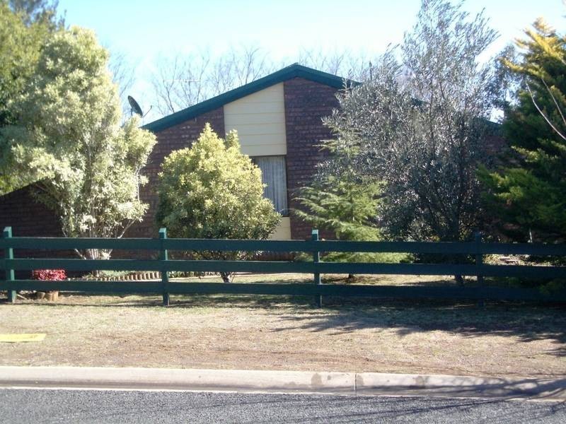 1/23 AVENUE, Armidale NSW 2350