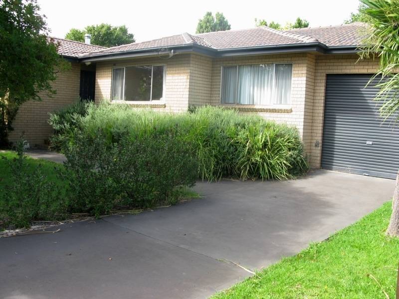 12 JAMES AVENUE, Armidale NSW 2350