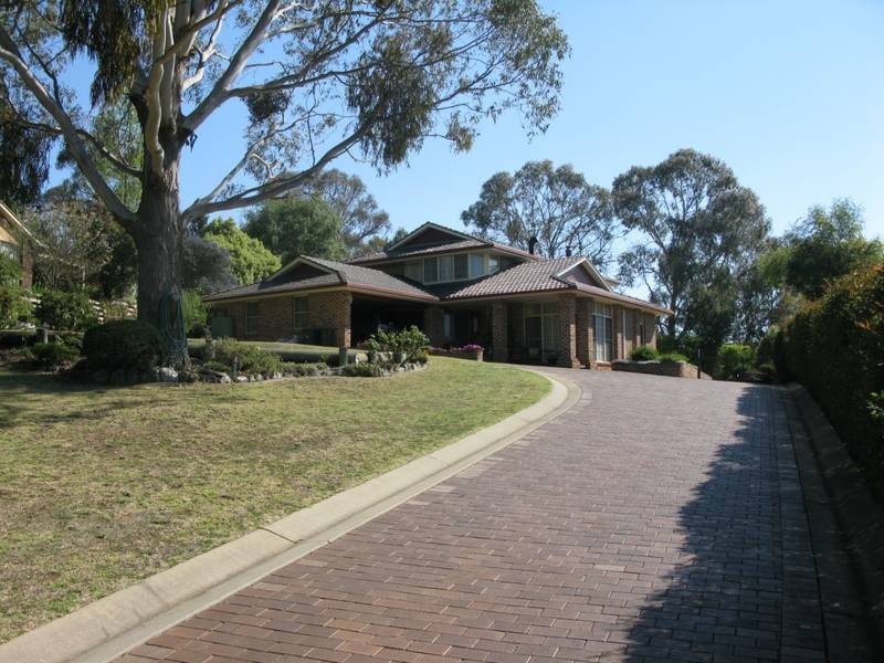 33 Bishop Crescent, Armidale NSW 2350