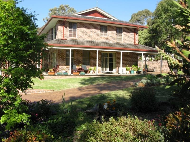 33 Bishop Crescent, Armidale NSW 2350
