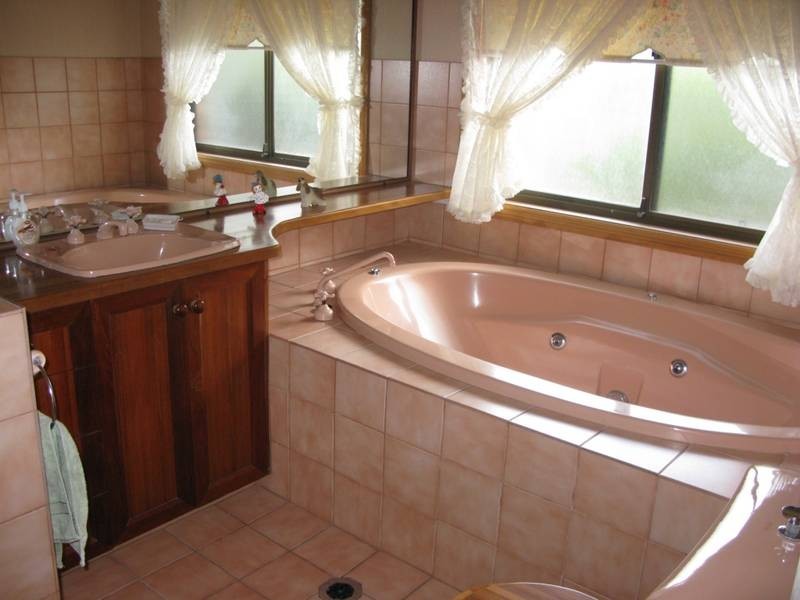 18-20 The Avenue, Armidale NSW 2350