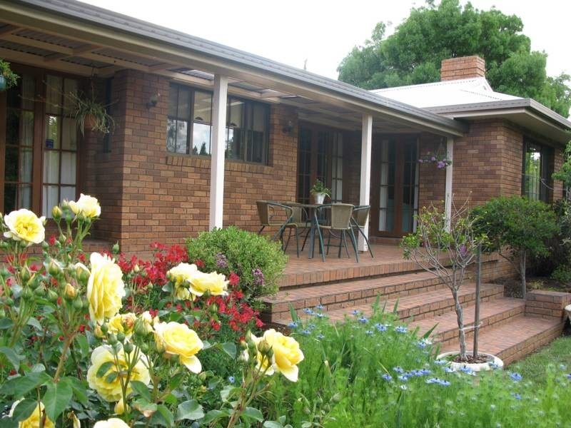 18-20 The Avenue, Armidale NSW 2350
