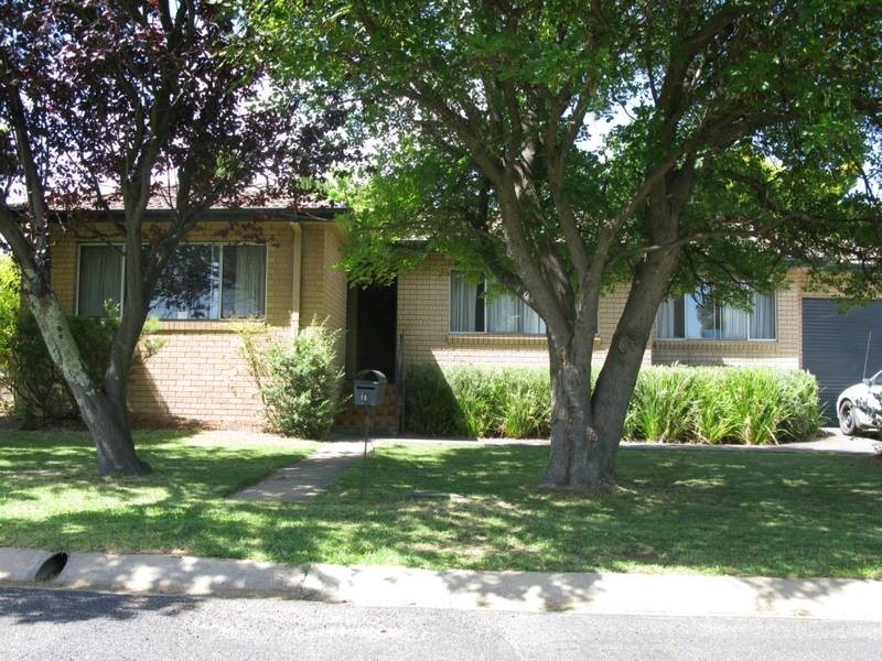 12 James Avenue, Armidale NSW 2350