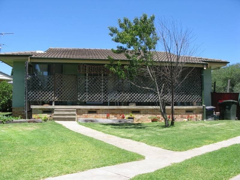 4 HIDDENS STREET, Armidale NSW 2350