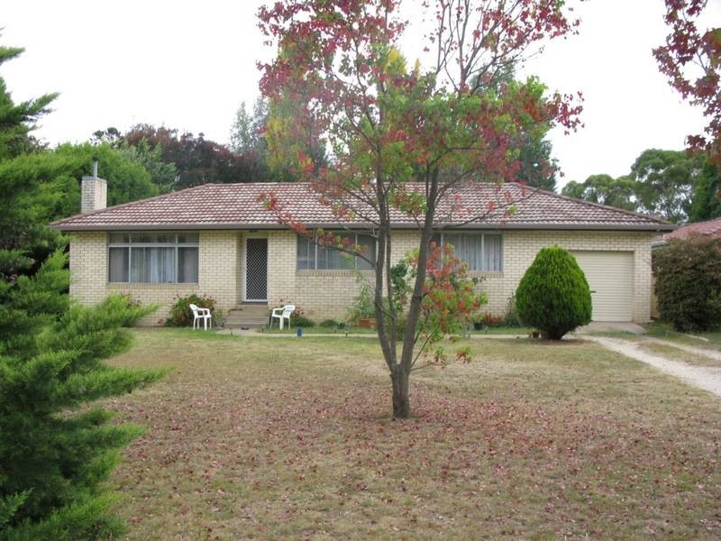 16 Bowman Avenue, Armidale NSW 2350