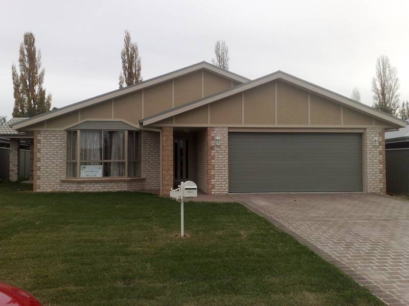 8 Rusden Court, Armidale NSW 2350