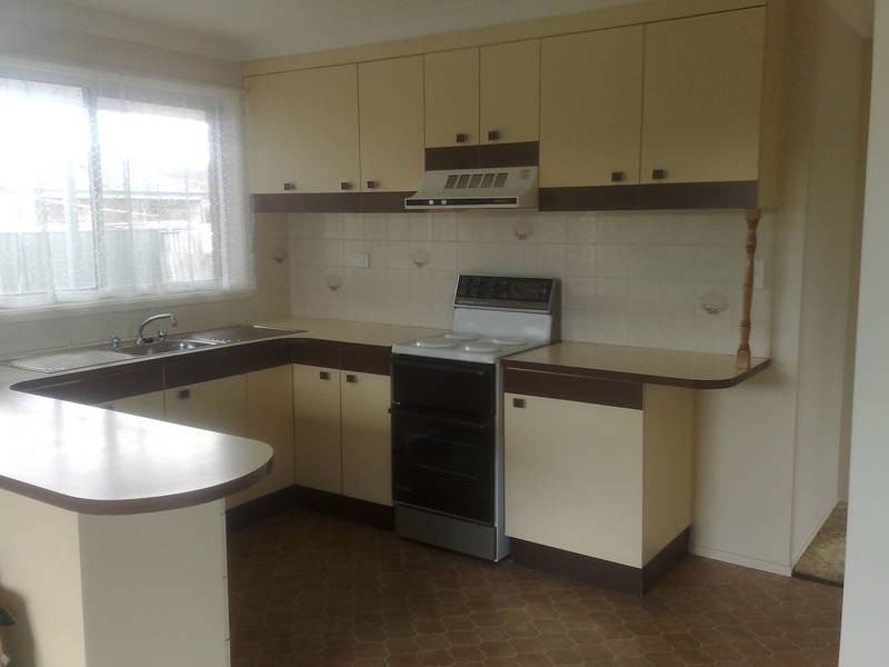 3 SOLOMON AVENUE, Armidale NSW 2350