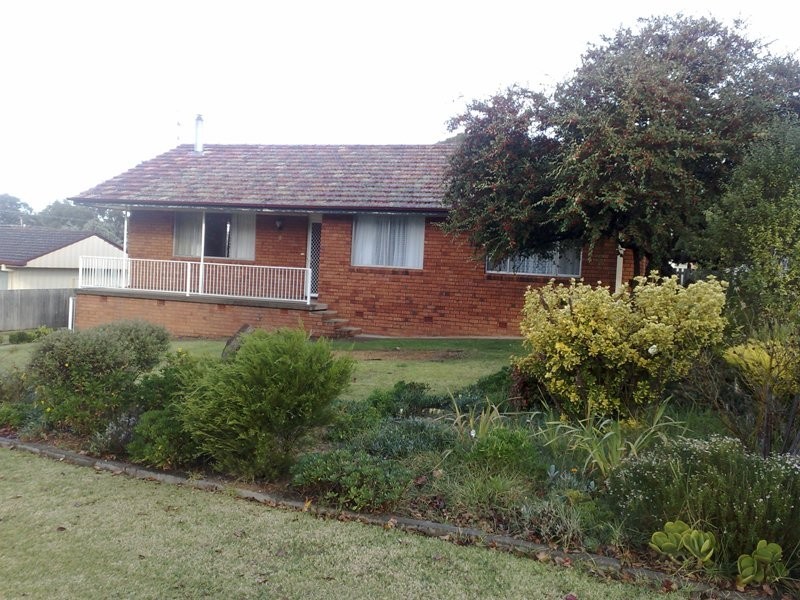 6 SIMPSON AVENUE, Armidale NSW 2350