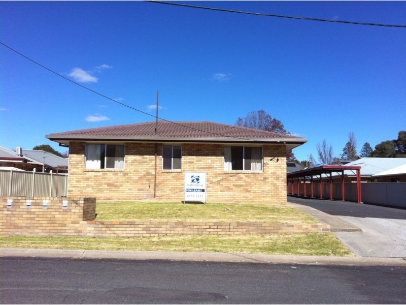 2/8 SPEARE AVENUE, Armidale NSW 2350