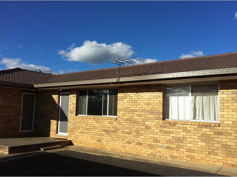 2/8 SPEARE AVENUE, Armidale NSW 2350