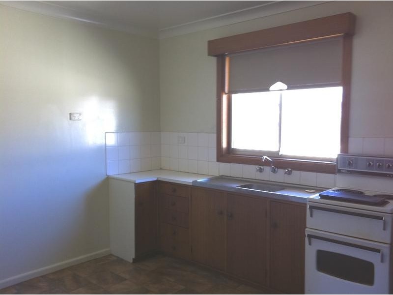 2/8 SPEARE AVENUE, Armidale NSW 2350