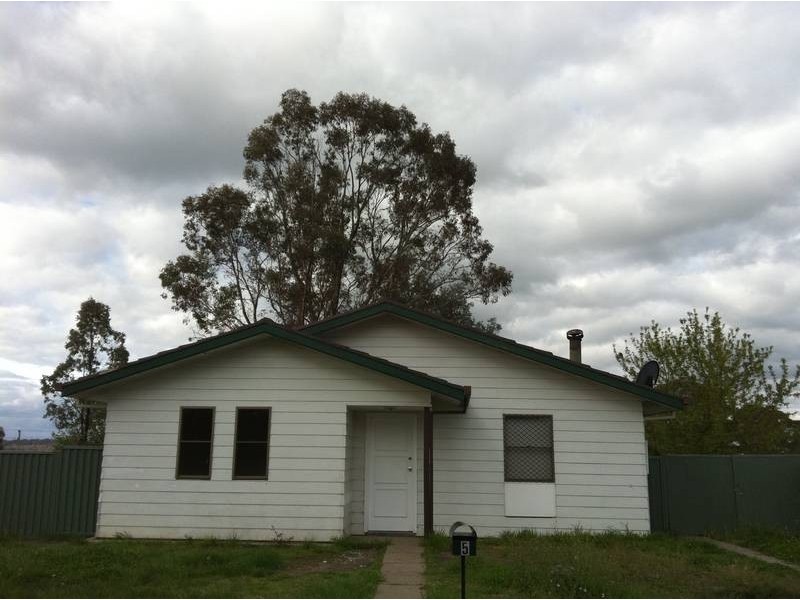 5 Parry Parade, Armidale NSW 2350