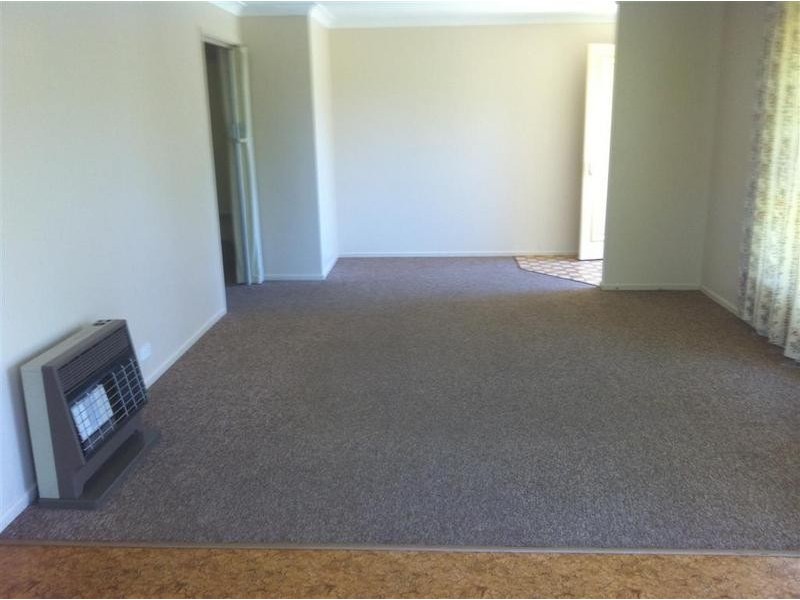 8 Salmon Avenue, Armidale NSW 2350