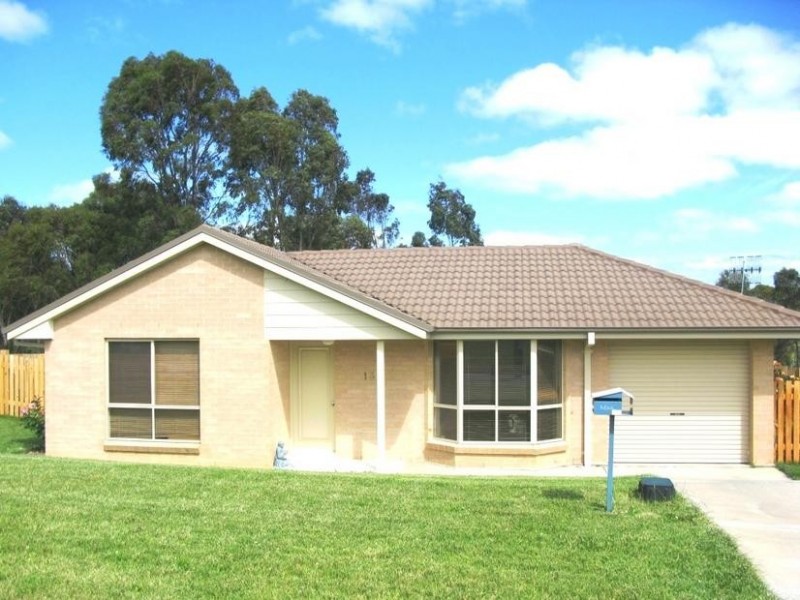 13 DALE CRESCENT, Armidale NSW 2350