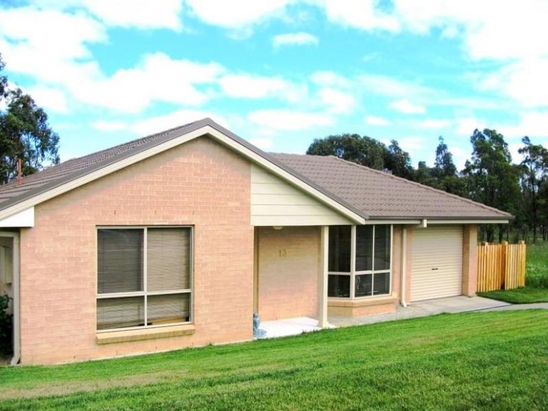 13 DALE CRESCENT, Armidale NSW 2350