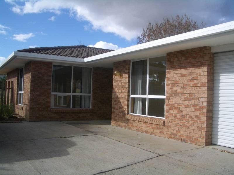 11 Verna Close, Armidale NSW 2350