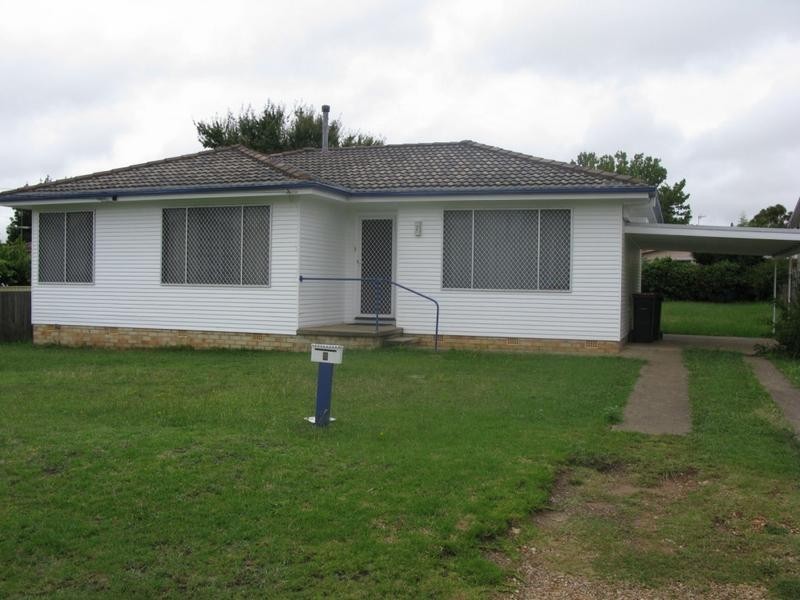 2 WIGAN AVE, Armidale NSW 2350