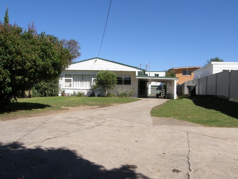 8 MARSH STREET, Armidale NSW 2350