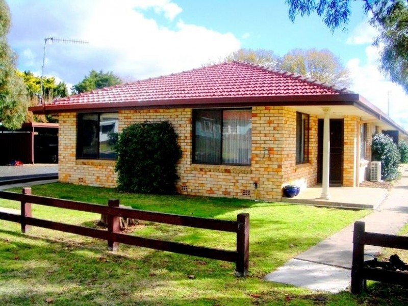 1/82 DOUGLAS STREET, Armidale NSW 2350