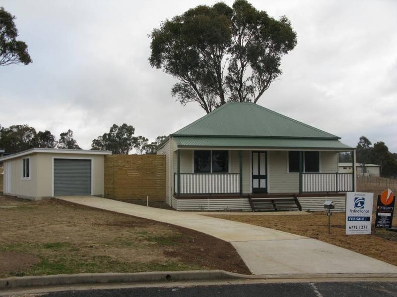 12 MORSON AVE, Armidale NSW 2350