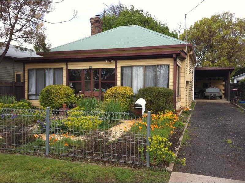 148 Barney Street, Armidale NSW 2350