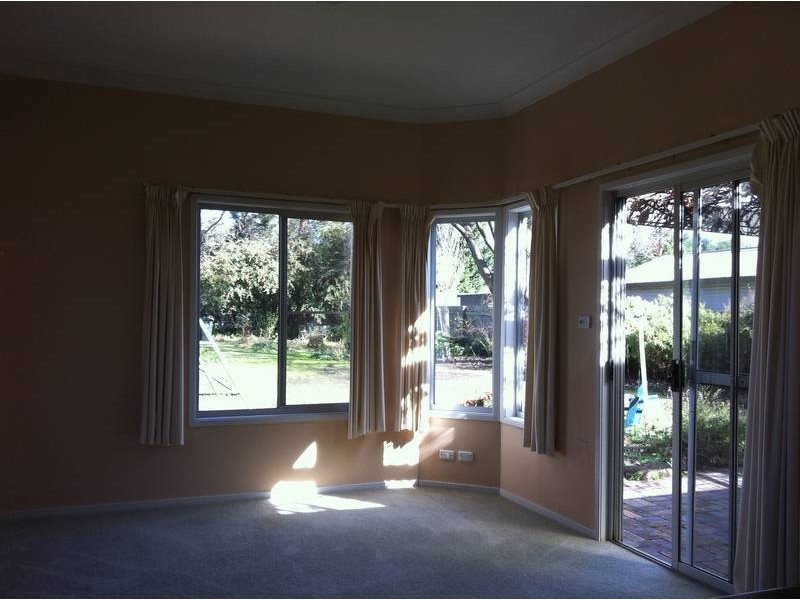 148 Barney Street, Armidale NSW 2350