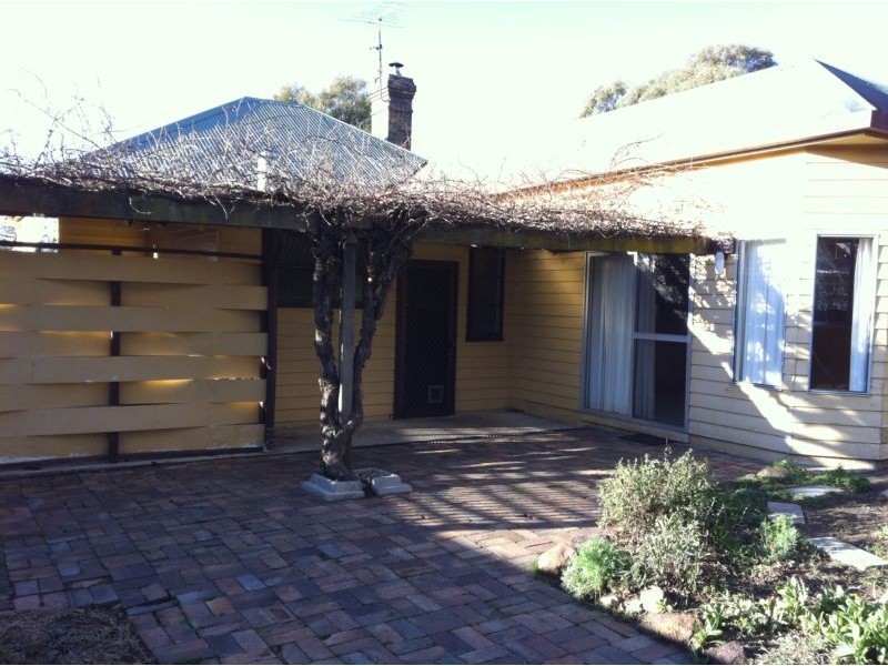 148 Barney Street, Armidale NSW 2350