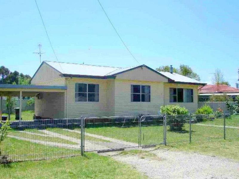 2 HOLMES AVE, Armidale NSW 2350