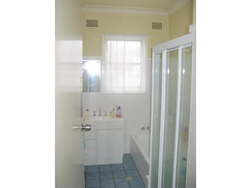 2 HOLMES AVE, Armidale NSW 2350