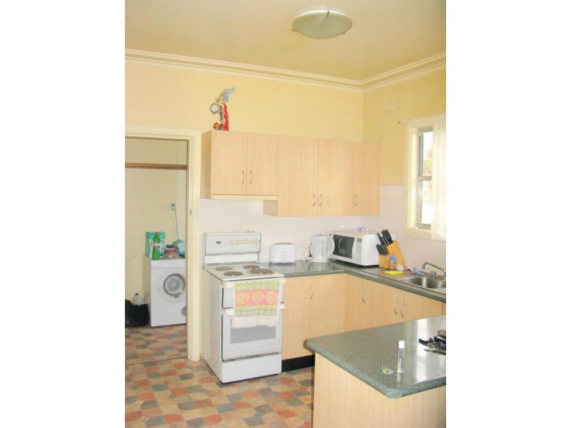 2 HOLMES AVE, Armidale NSW 2350