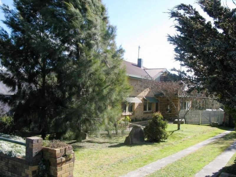 17 Bridge Street, Uralla NSW 2358