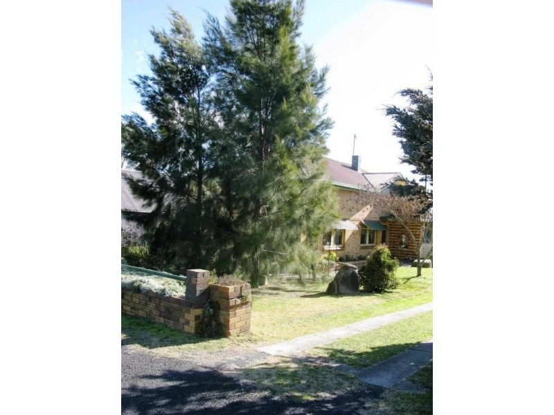 17 Bridge Street, Uralla NSW 2358