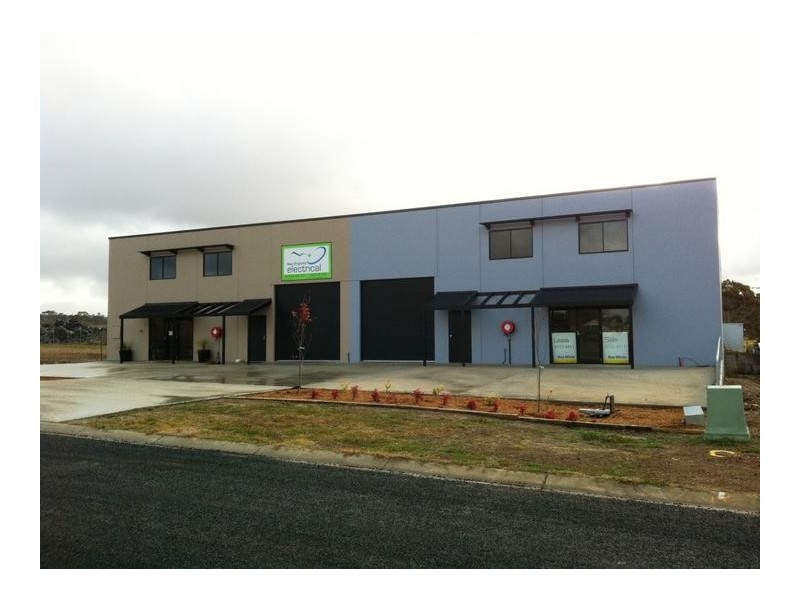 1/4 Southern Cross Drive, Armidale NSW 2350