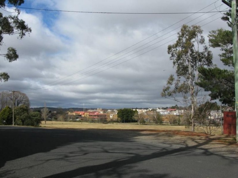 2/7 QUINN AVENUE, Armidale NSW 2350