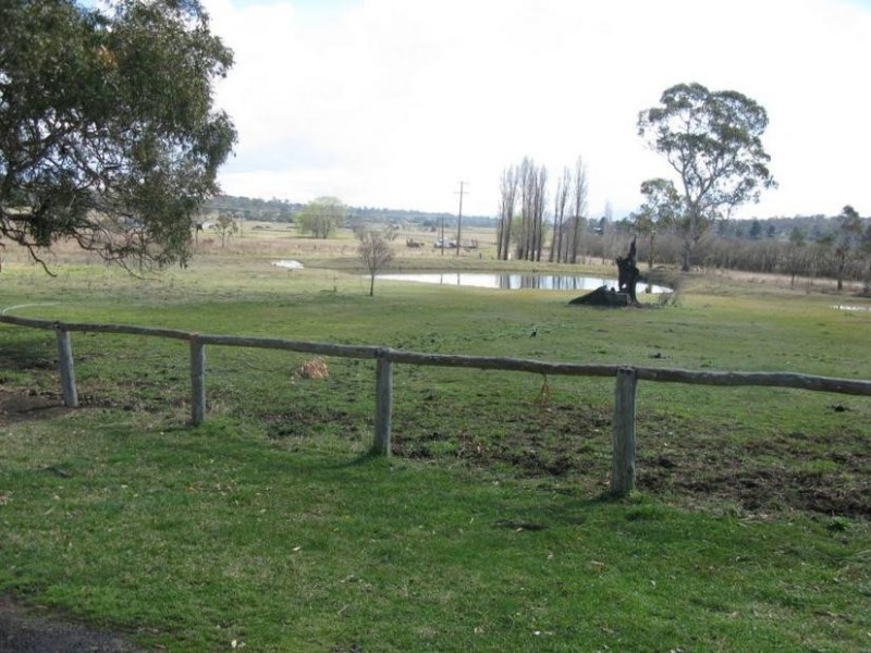 25 SIMMONS ROAD, Armidale NSW 2350