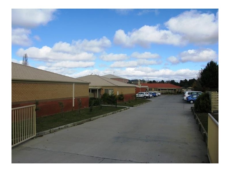 7/80 QUEEN ELIZABETH DRIVE, Armidale NSW 2350