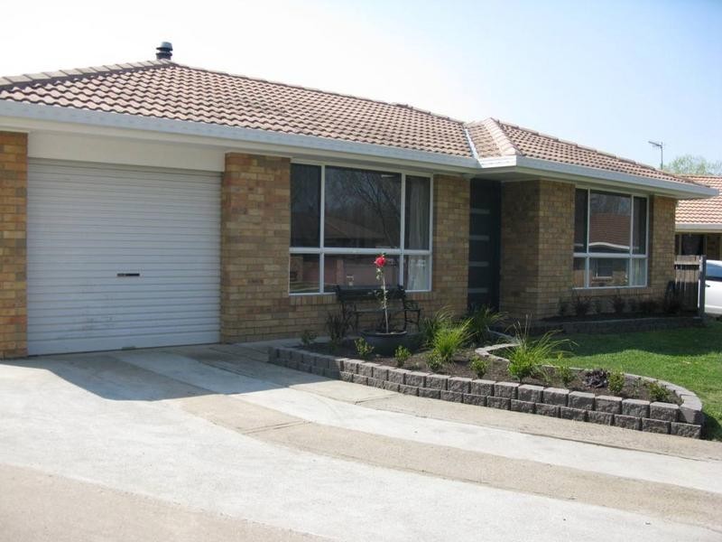 6 CENTENNIAL CLOSE, Armidale NSW 2350