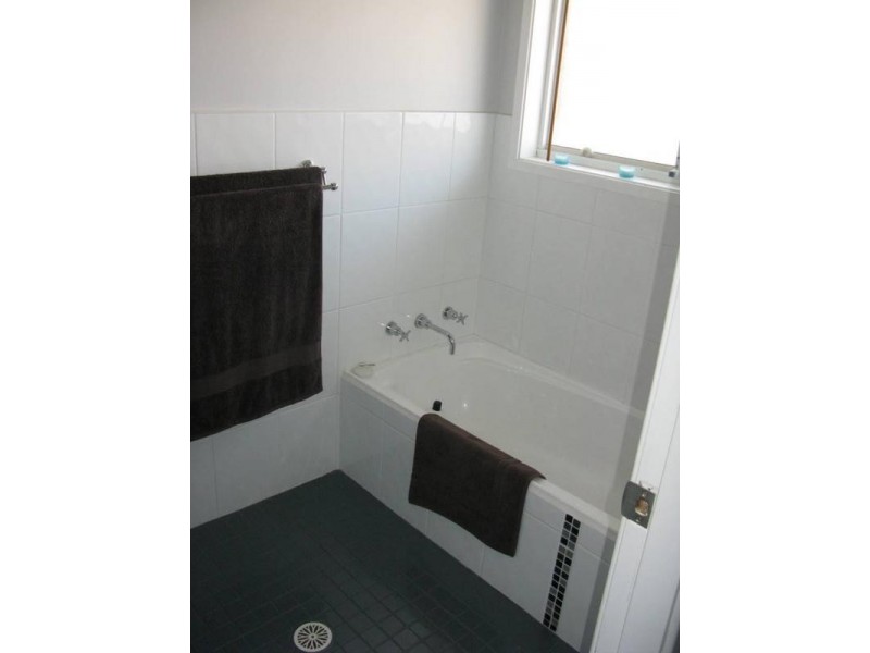 6 CENTENNIAL CLOSE, Armidale NSW 2350