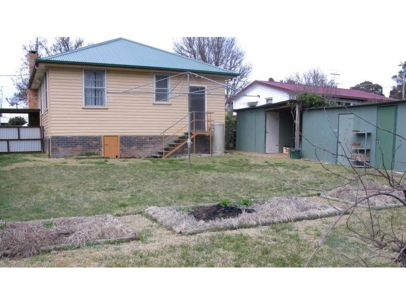 16 ELIZABETH STREET, Armidale NSW 2350