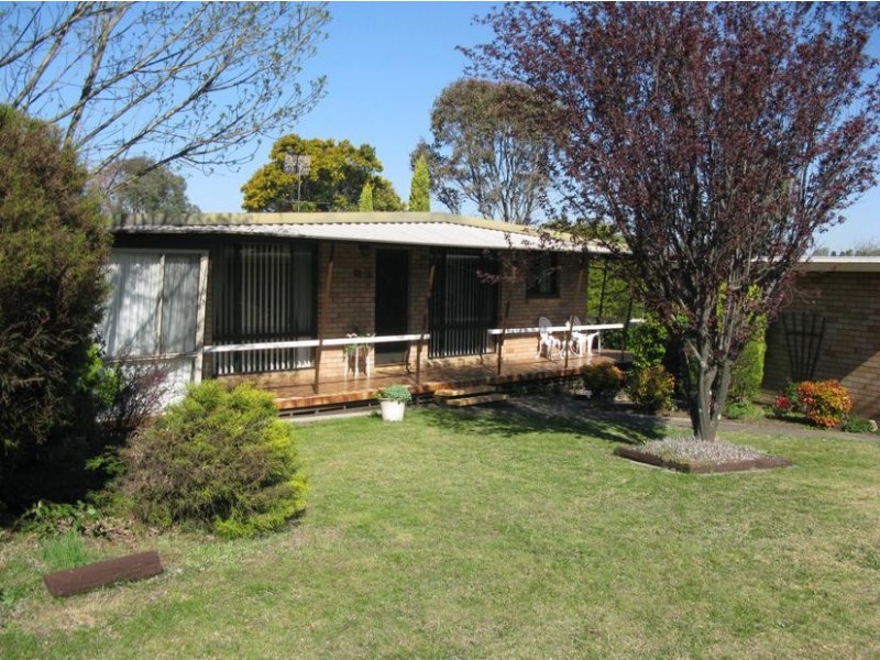 11 DOUGLAS STREET, Armidale NSW 2350