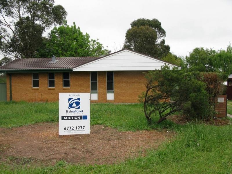 9 BAILEY CRESCENT, Armidale NSW 2350