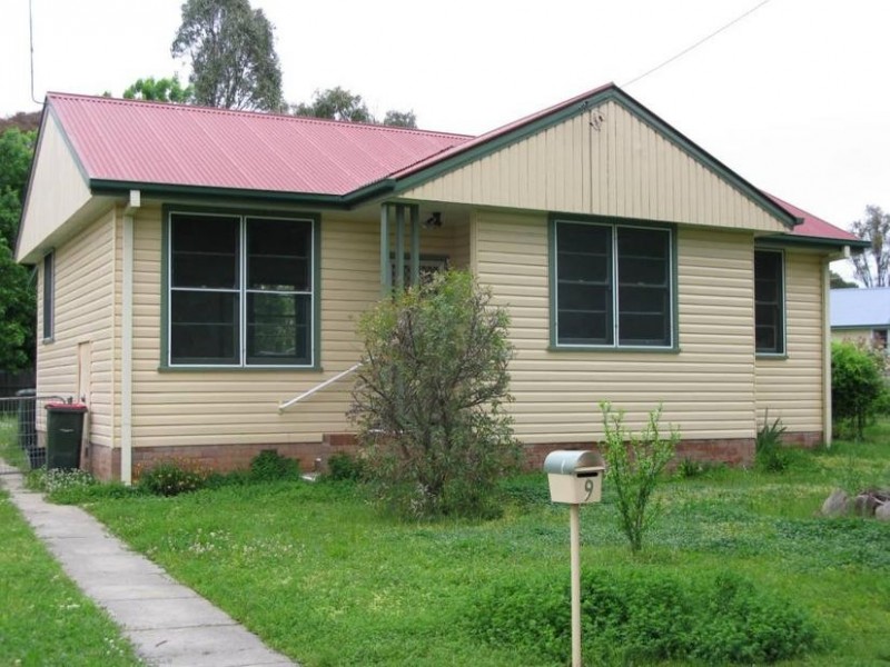 9 ELIZABETH STREET, Armidale NSW 2350