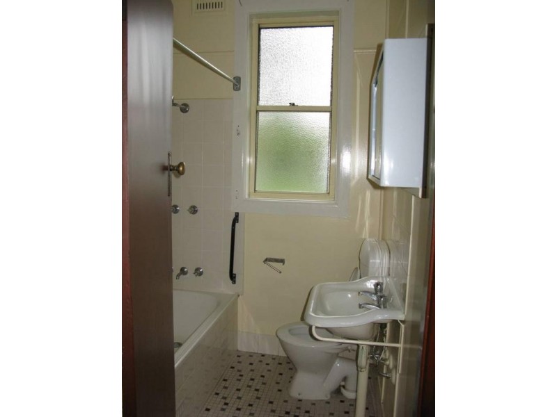 11 ELIZABETH STREET, Armidale NSW 2350