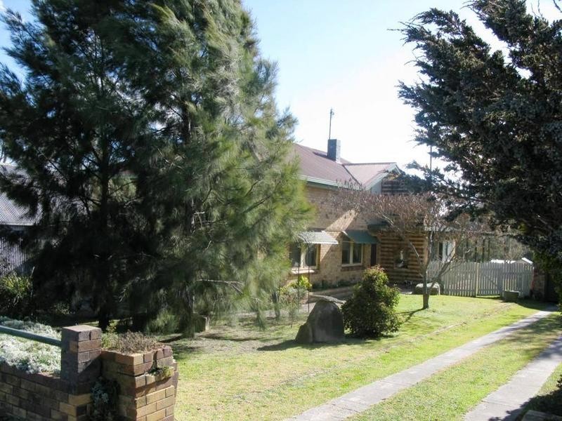 17 Bridge Street, Uralla NSW 2358