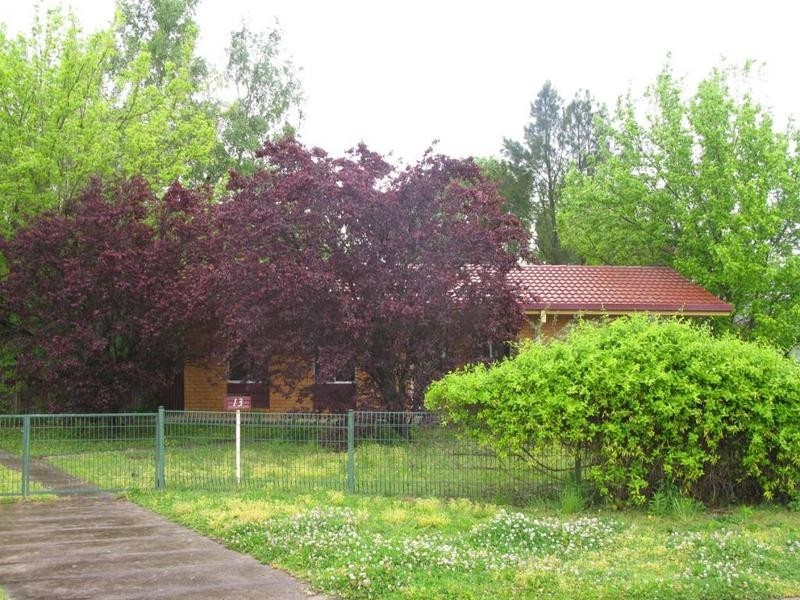 13 MCINTOSH CRESCENT, Armidale NSW 2350