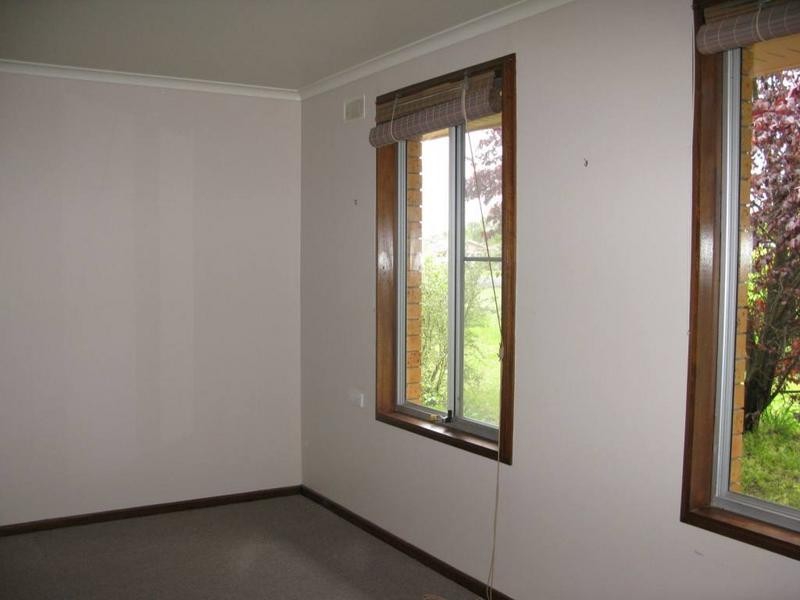 13 MCINTOSH CRESCENT, Armidale NSW 2350
