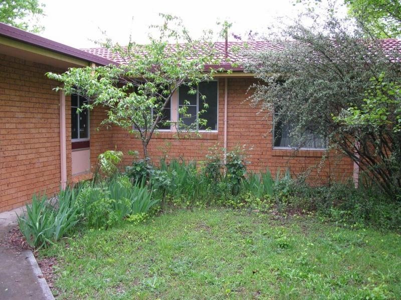 13 MCINTOSH CRESCENT, Armidale NSW 2350